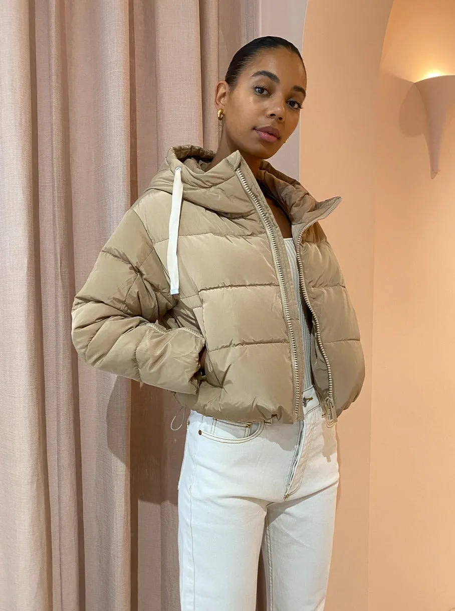 Orbit Puffer Jacket in Sand