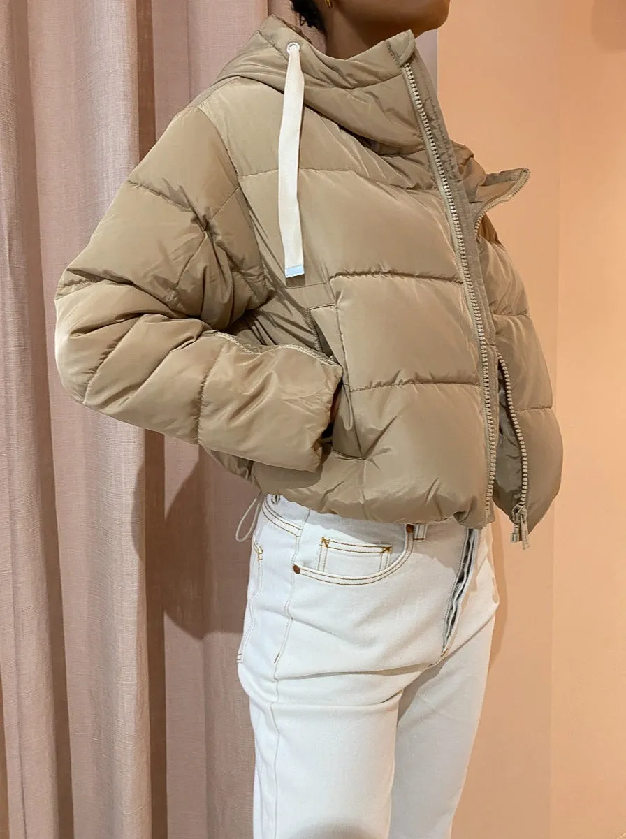 Orbit Puffer Jacket in Sand