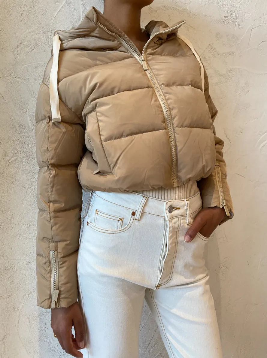 Orbit Puffer Jacket in Sand