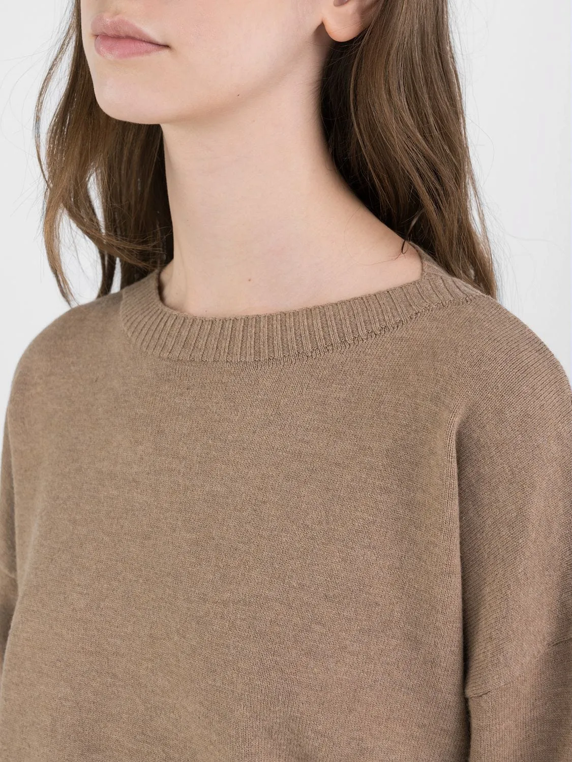 ROUND-NECK SWEATER